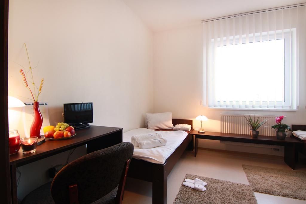 Jbi Wellness Hotel Kolin Room photo